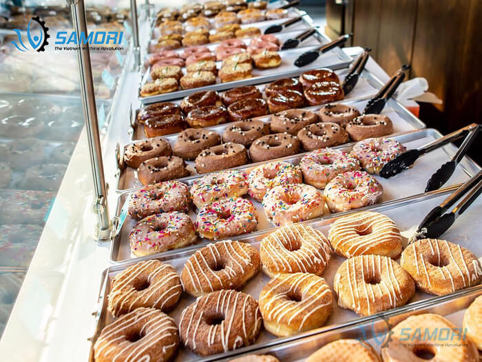Những mẫu bánh donut với nhiều hương vị hấp dẫn được làm tại dây chuyền Những mẫu bánh donut với nhiều hương vị hấp dẫn được làm tại dây chuyền
