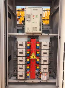 Mẫu tủ điện nhiều pha được đánh dấu cụ thể