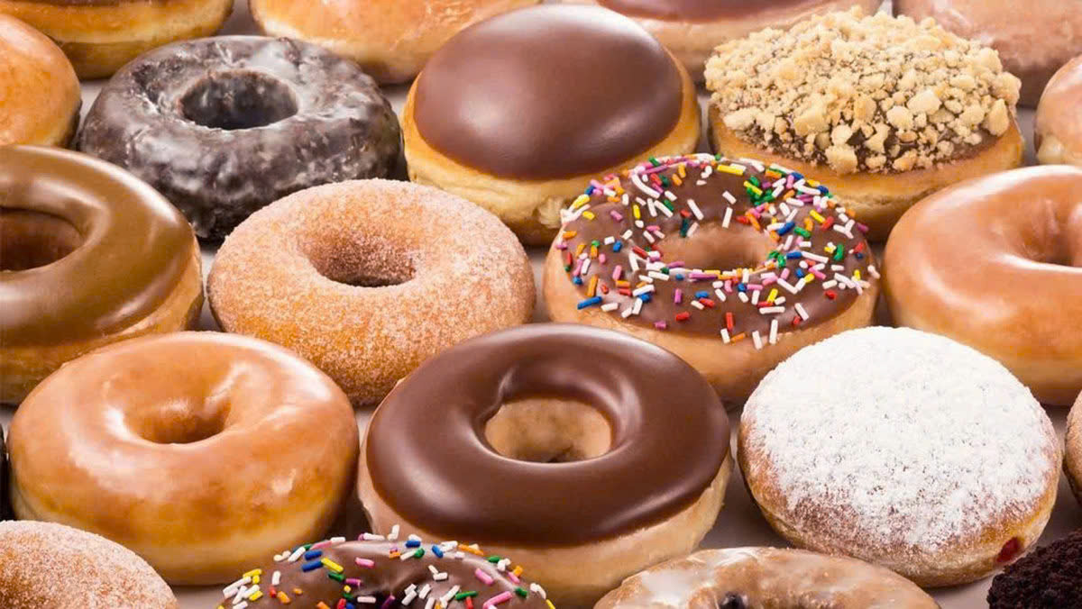 Bánh donut thành phẩm tươi ngon, bắt mắt