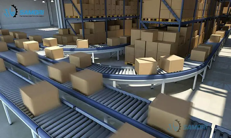 Băng chuyền đang di chuyển các mẫu hộp bao bì về đúng vị trí